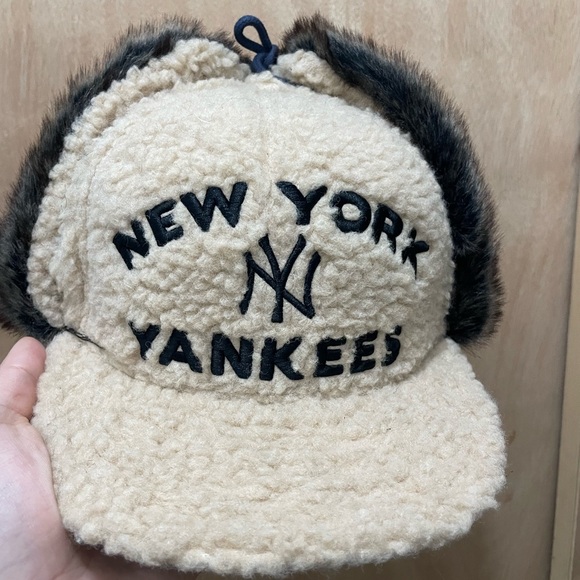 Myfitteds New York Yankees sherpadog ear size 7 3/8 new era fitted brand new